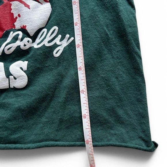 Holly Dolly Christmas T-Shirt Size Small - 100% Cotton Hunter Green Cropped Tee - Picture 5 of 8